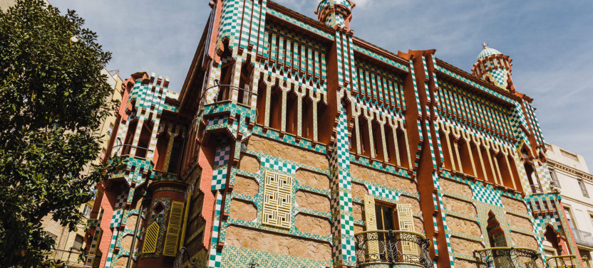 Gaudi Tour with Sagrada, House Visit & Park Guell