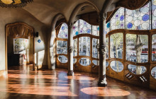 Gaudi Tour with Sagrada, House Visit & Park Guell
