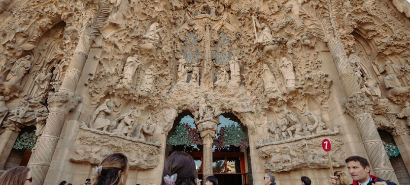 Sagrada Familia Highlights Tour with Skip the Line Tickets, photo 2 of 5