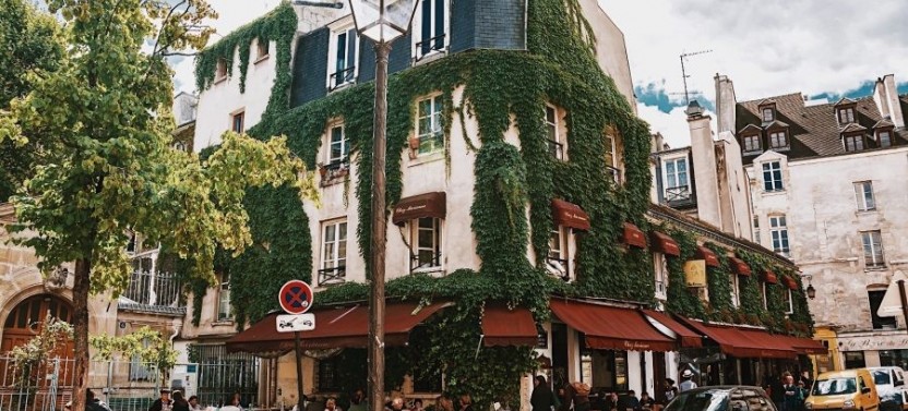 Le Marais District Guided Walking Tour - Semi-Private