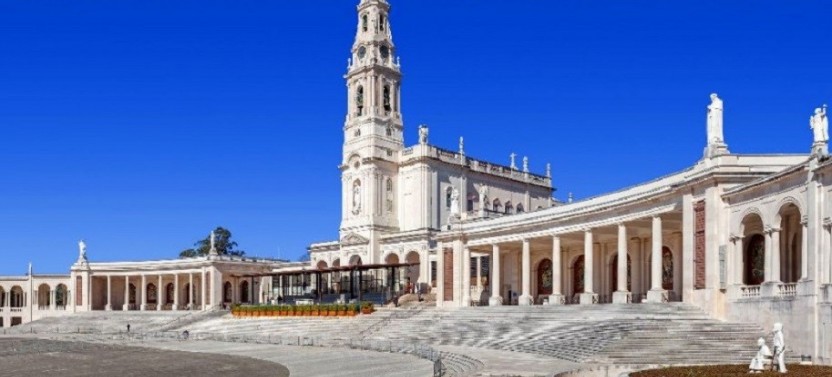 Full Day Small Group Tour To Fátima, Nazaré, Óbidos & Batalha