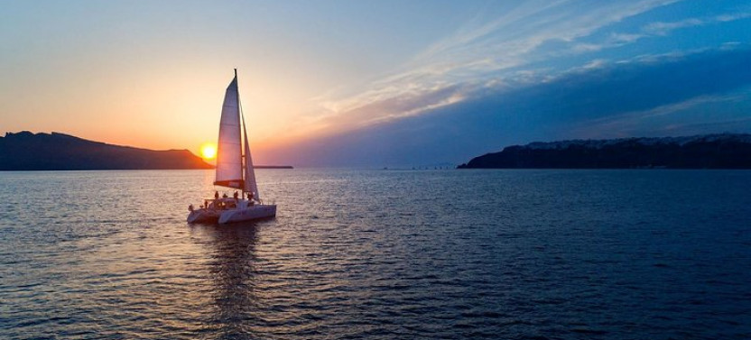 Caldera Cruise with Swim Stops, BBQ, & Drinks