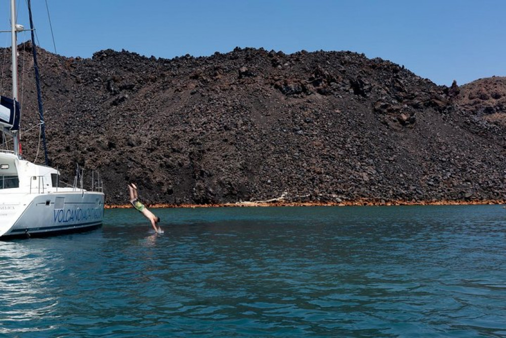 Private Luxury Caldera Cruise with BBQ meal and Open Bar!