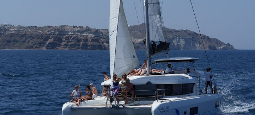 Luxury Caldera Cruise with BBQ meal and Drinks