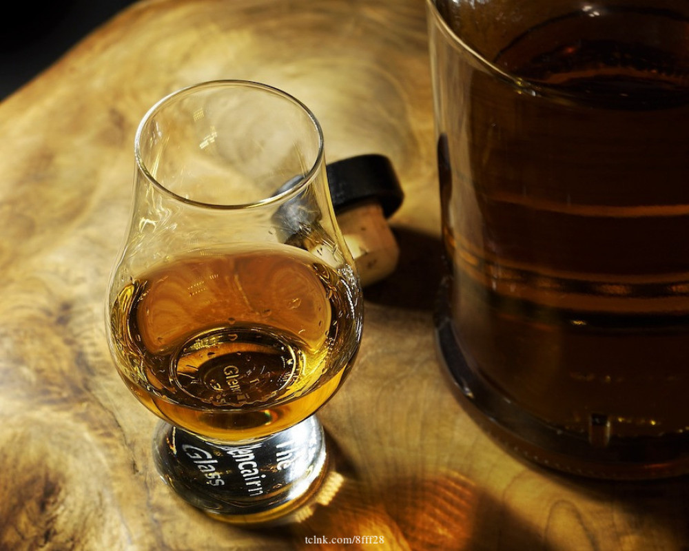 Discover Dublin's Whiskey Distilleries: Private Tasting Tour