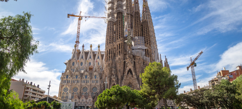 Park Güell & Sagrada Família Tour with Skip-the-Line tickets, photo 2 of 13