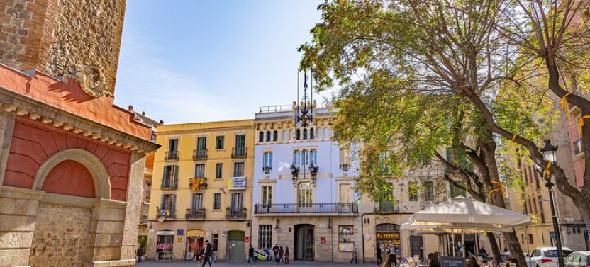 Gràcia Neighborhood Tour with Vermouth and Local Tastings