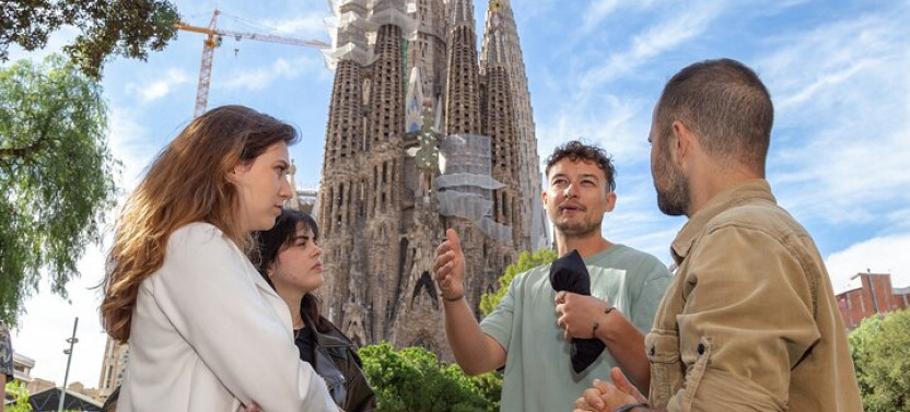 Full-Day Barcelona Panoramic City Tour by Private Vehicle