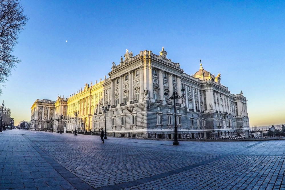 Private Tour: Royal Palace With Skip-the-Line Entry