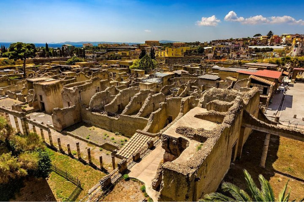 Group tour to Pompeii, Herculaneum and Vesuvius