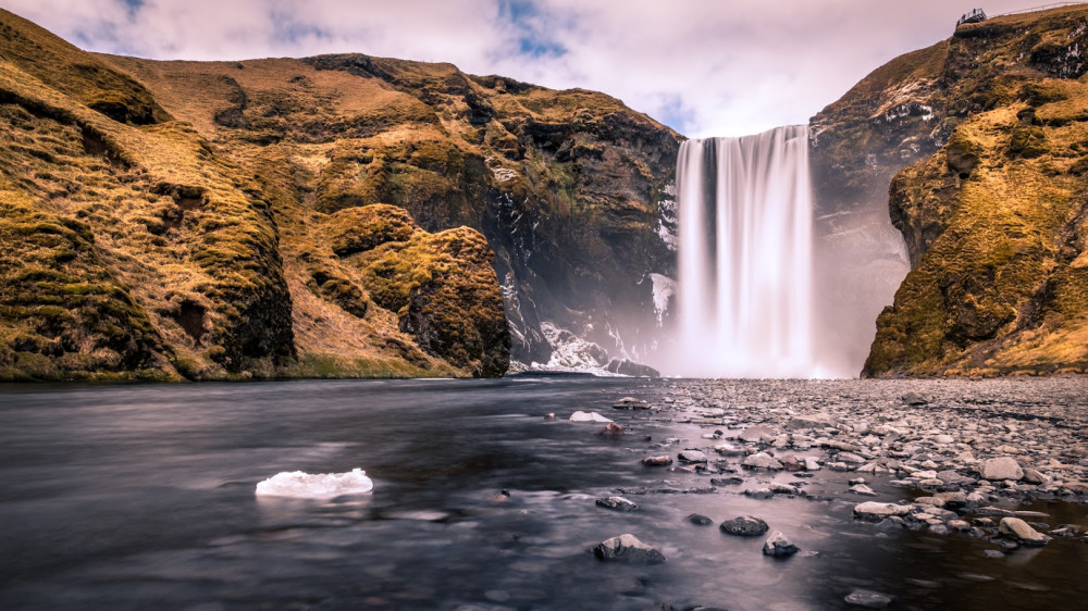 Iceland's South Coast in a Minibus (Spanish)