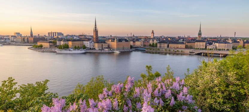 Golden Hour Photo Walk in The Heart of Stockholm