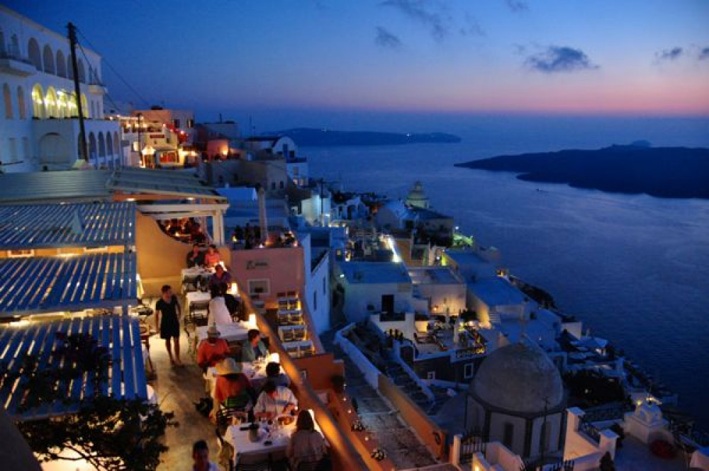 Blue Dome And Oia Sunset Small Group Transfer