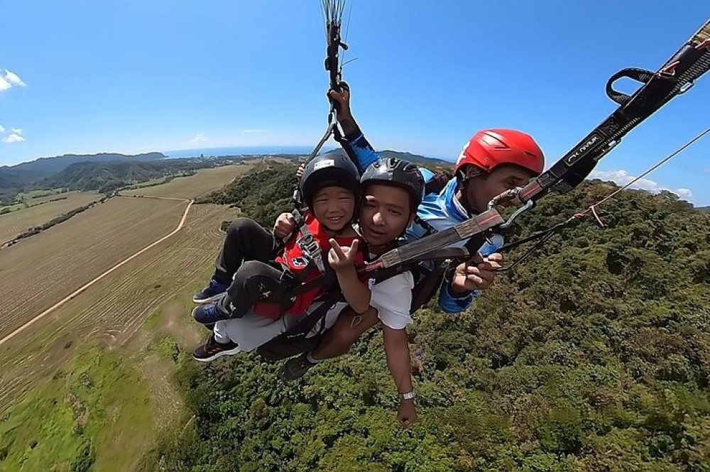 Trindem Paragliding Family Flight