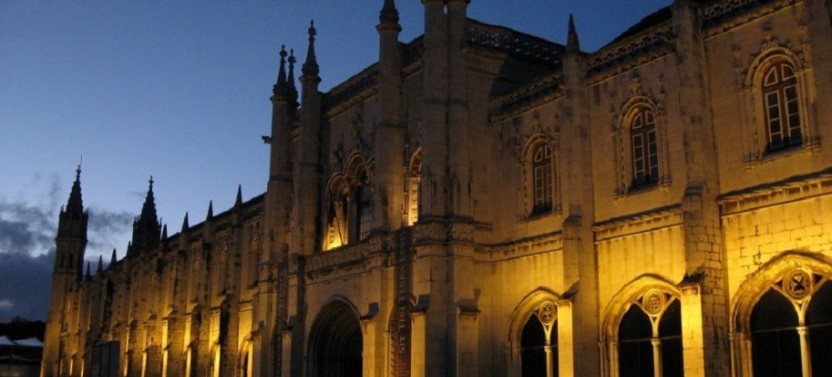 Lisbon Fado at Night with Dinner