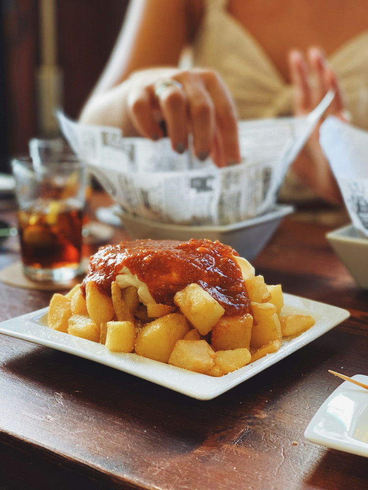 Local Tapas & Wine Experience in Valencia