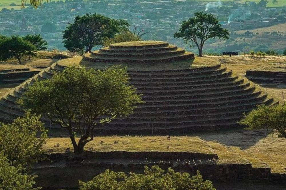 Guachimontones and Teuchitlán Guided Group Tour en Español