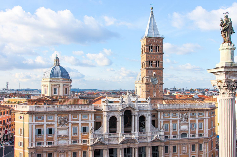 Basilicas and Secret Underground Catacombs Tour