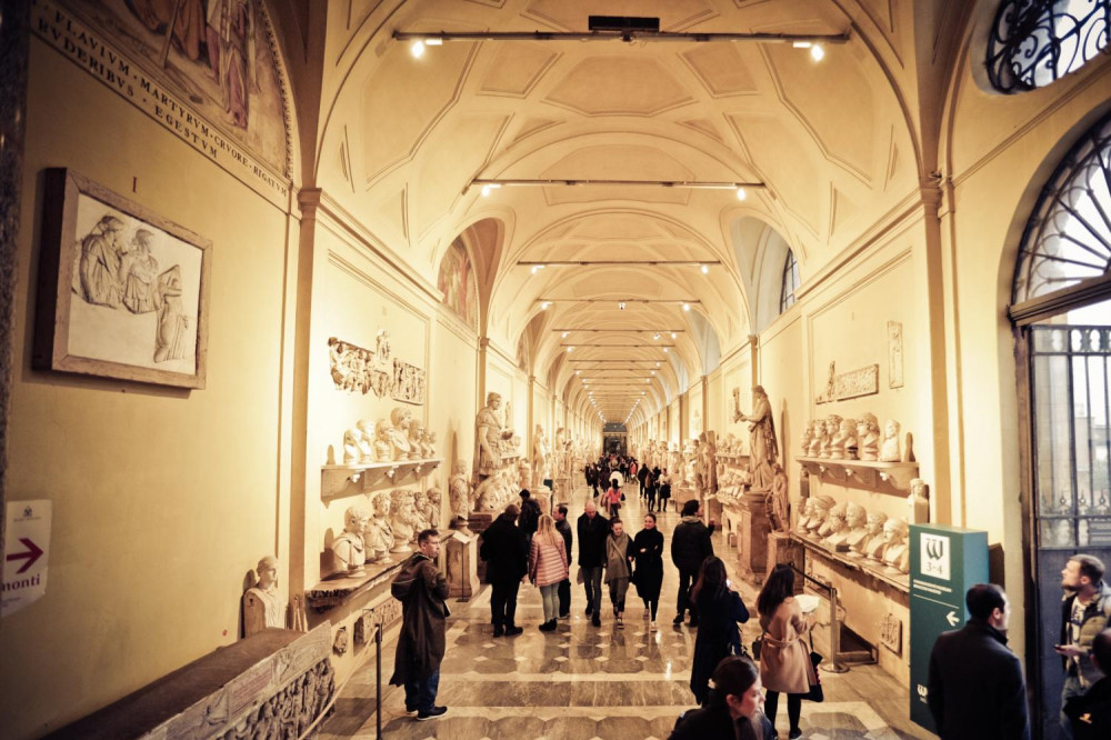 Sistine Chapel & Vatican Museums Tour with Breakfast