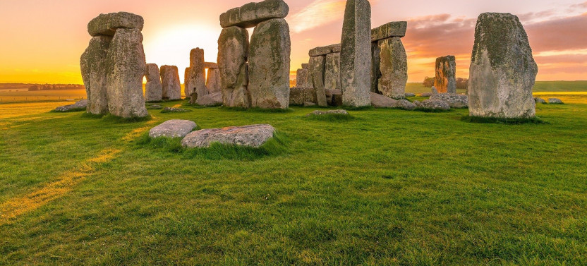 Private Tour to Stonehenge & Highclere Castle (Downton Abbey)