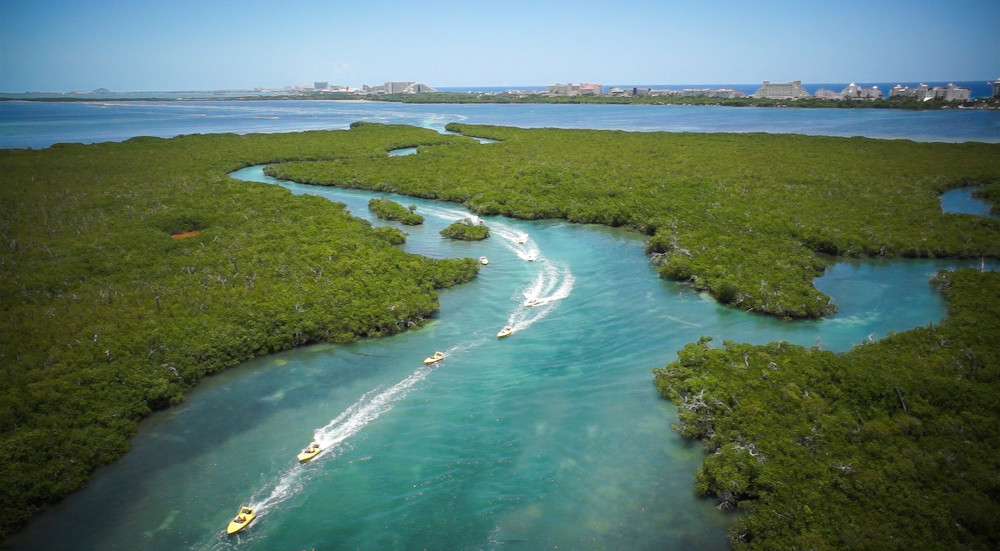 Speedboat and Snorkeling in Cancun