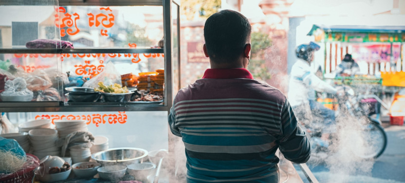Small Group Phnom Penh Morning Market & Breakfast Food Tour