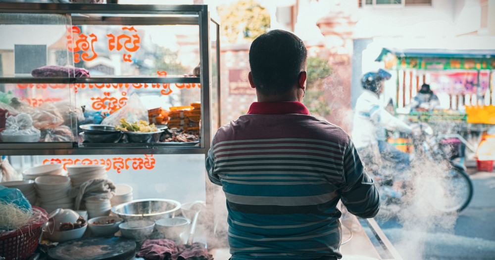 Small Group Phnom Penh Morning Market & Breakfast Food Tour