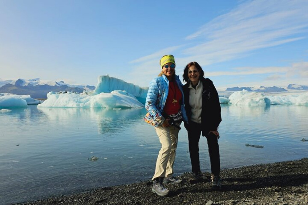 Diamond Beach & Jökulsárlón Floating Glacier Private Guided Tour