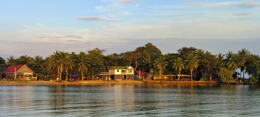 Koh Rong Samloem: Day Trip from Phnom Penh with Snorkel & Kayaking