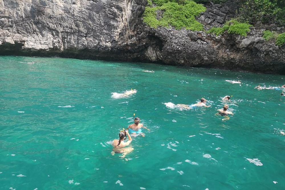 Private Speed Boat to Phi Phi Island from Phuket