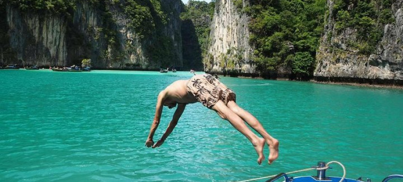 Phi Phi Island by Premium Speedboat with Lunch from Phuket