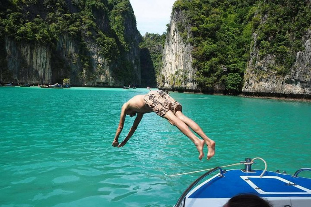 Phi Phi Island by Premium Speedboat with Lunch from Phuket