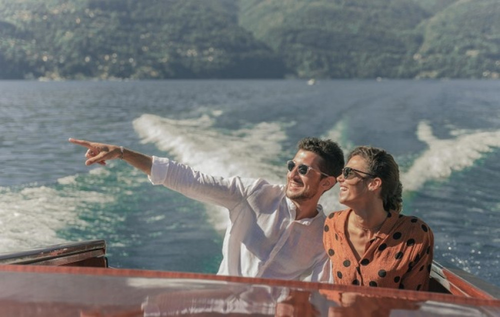 4-hour Classic Wooden Boat Tour in Lake Como