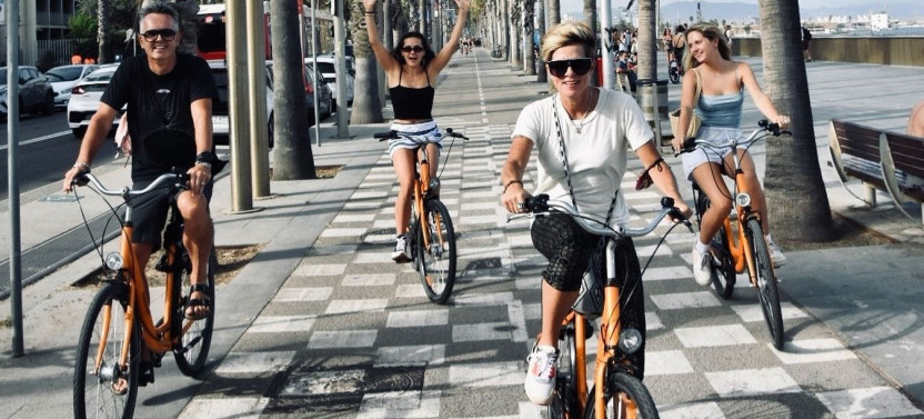 Private Sightseeing Tour by Bike & Photo Shooting