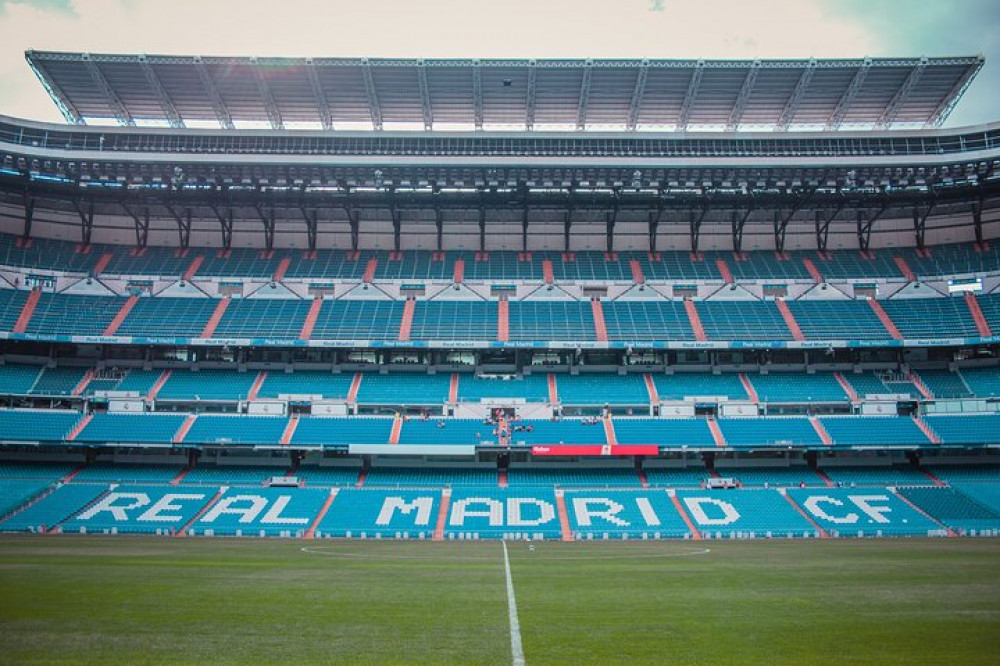 Madrid: Real Madrid Football Matchday Experience with Local