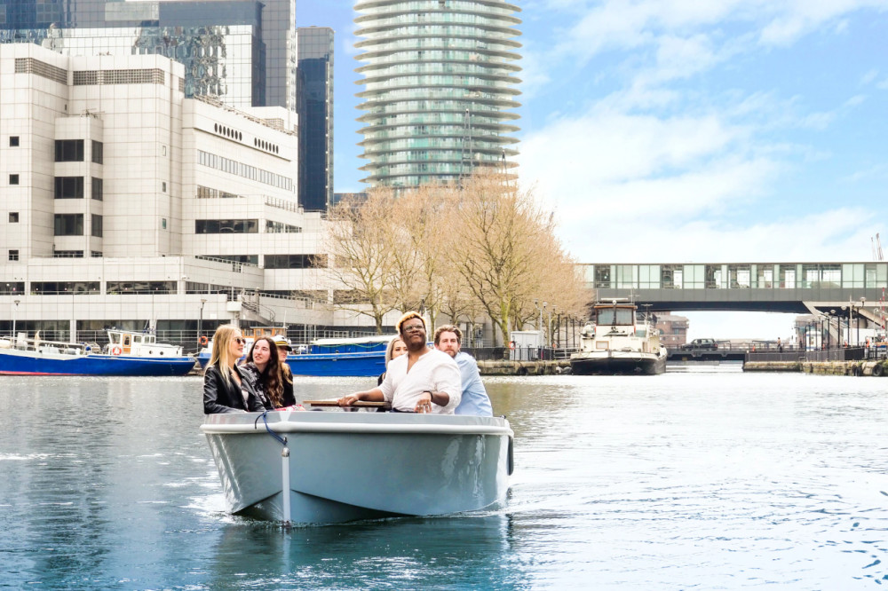 1-Hour Boat Rental Canary Wharf