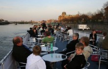 Prague: Sightseeing Boat Cruise with Buffet Dinner