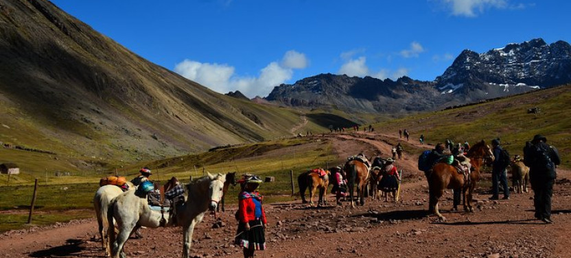Full Day - Rainbow Mountain tour - Group Service