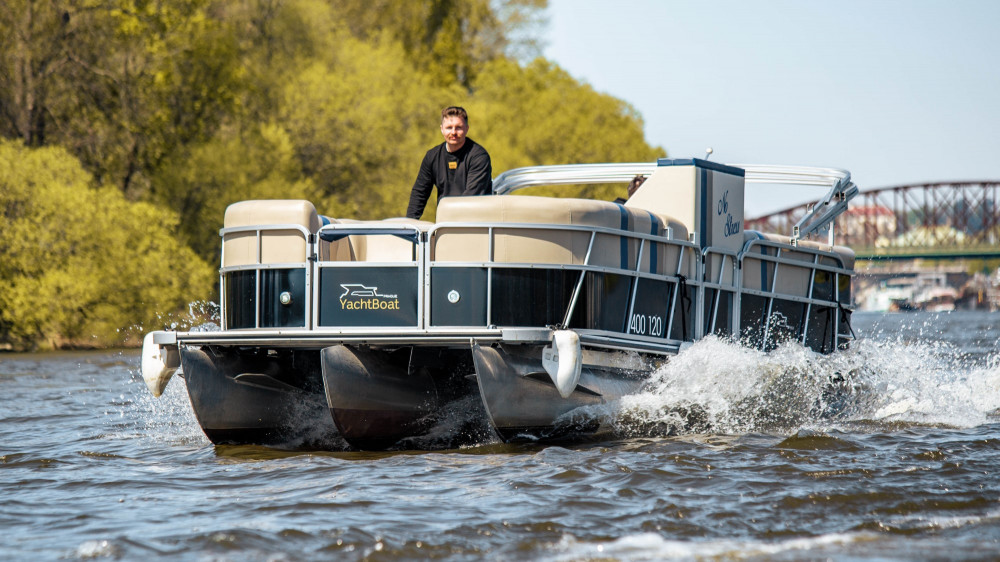 VIP Prague Pontoon Cruise Experience with All-You-Can-Drink Package