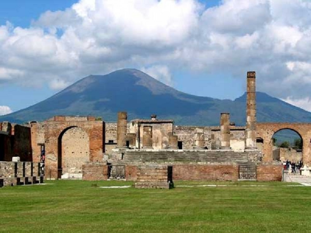 Transfer From Naples To Positano With Tour In Pompeii