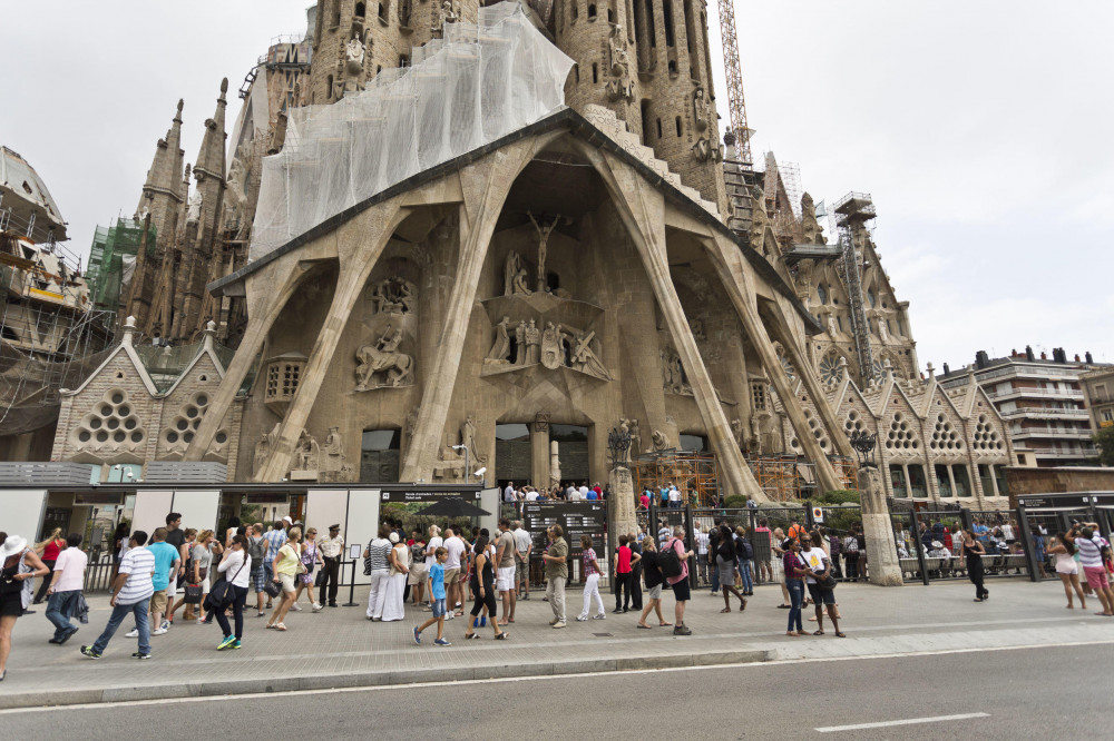 Private Tour to Sagrada Familia with Access to the Tower