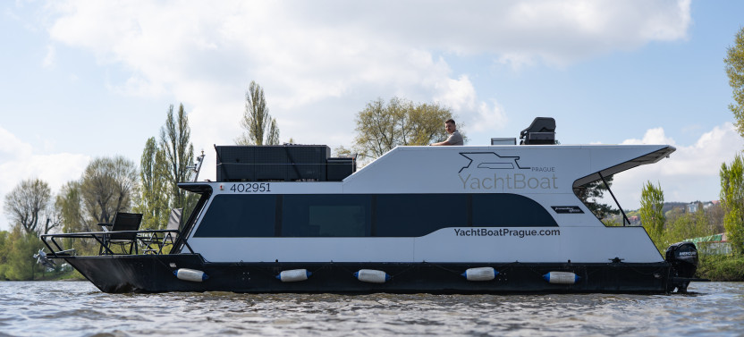 Prague VIP Cruise on Yacht BoatONE with All-You-Can-Drink Package