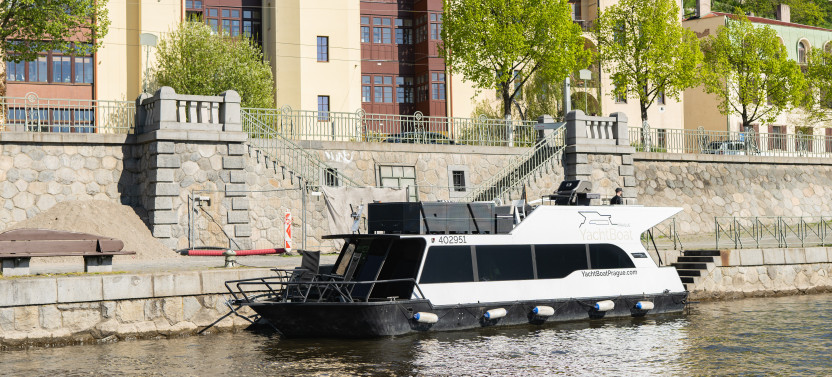 Prague VIP Cruise on Yacht BoatONE with All-You-Can-Drink Package