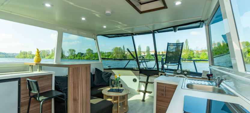 Prague VIP Cruise on Yacht BoatONE with All-You-Can-Drink Package