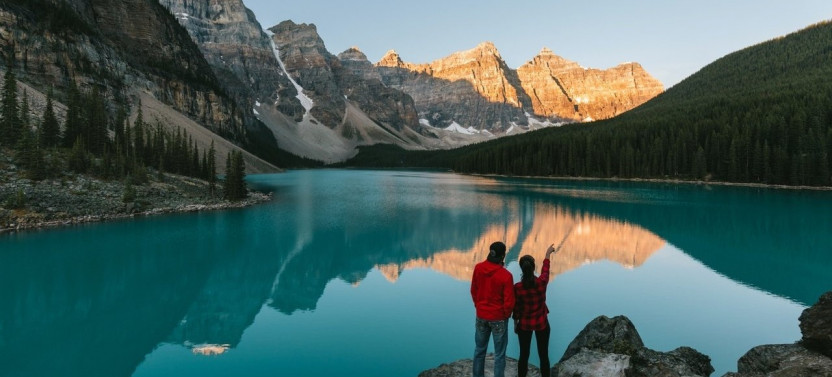 Moraine Lake & Lake Louise Sunrise Adventure