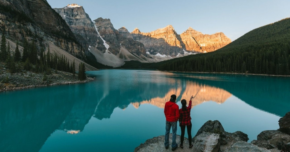 Moraine Lake & Lake Louise Sunrise Adventure