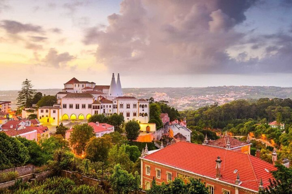 Sintra Mountain Tour with Pena Palace & Moorish Castle Tickets