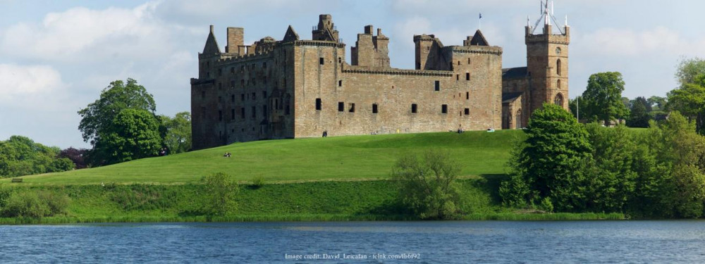 Outlander Locations From Edinburgh: Private Full-Day Tour in a London Taxi