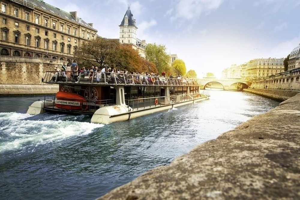 1 Hour Paris Seine River Sightseeing Cruise With Commentary