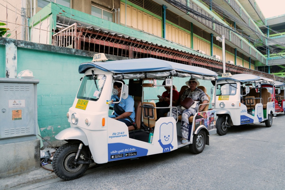 Bangkok Electric Tuk Tuk Discovery: Thonburi and Wang Lang
